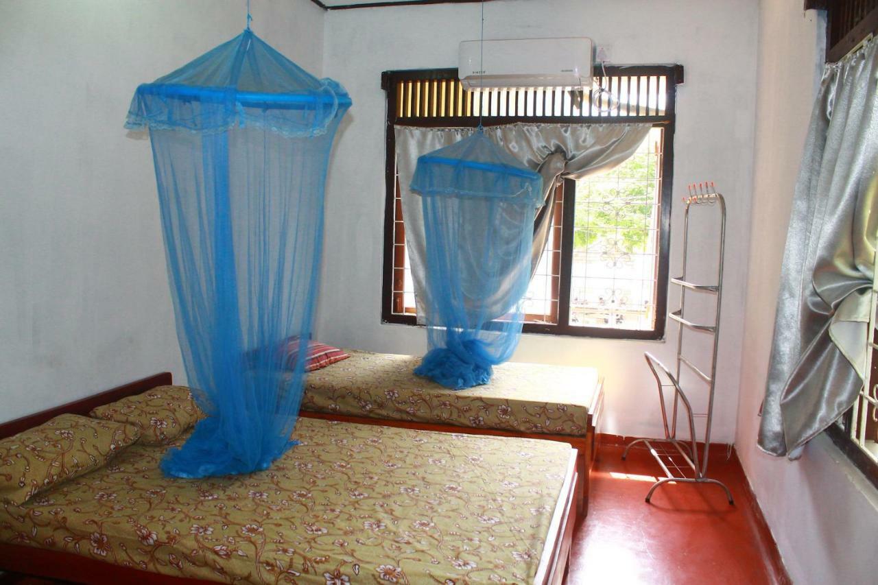 Tony'S Garden House Back Packers Inn Jaffna Exterior foto
